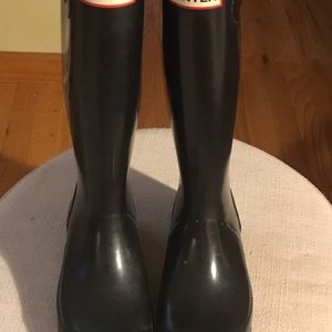 Hunter wide calf boots in great used condition